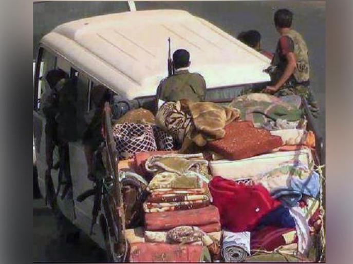 جيش النظام يسرق المنازل والمعارضة تلقبه بعافش